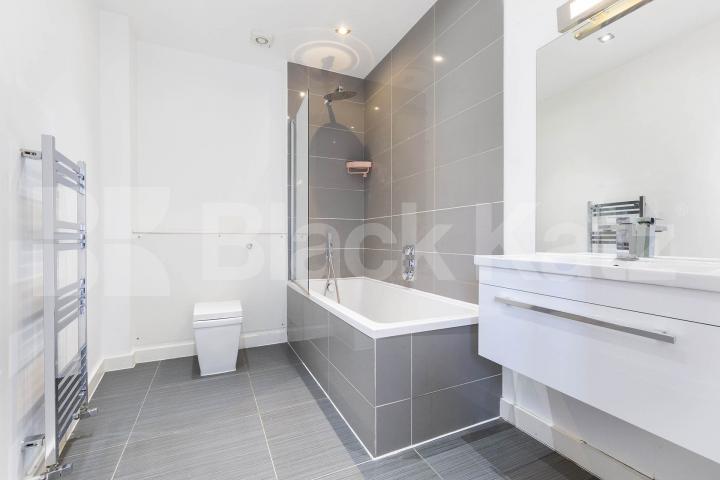 2 bedroom 2 bathroom maisonette in a central location Spelman Street , Brike Lane